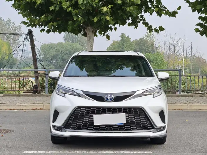 Granvia 2023 Model Intelligent Hybrid 2.5L Noble PLUS