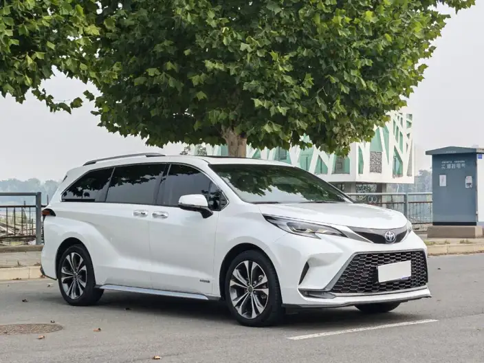 Granvia 2023 Model Intelligent Hybrid 2.5L Noble PLUS