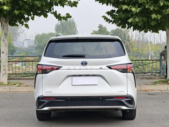 Granvia 2023 Model Intelligent Hybrid 2.5L Noble PLUS – фото 6