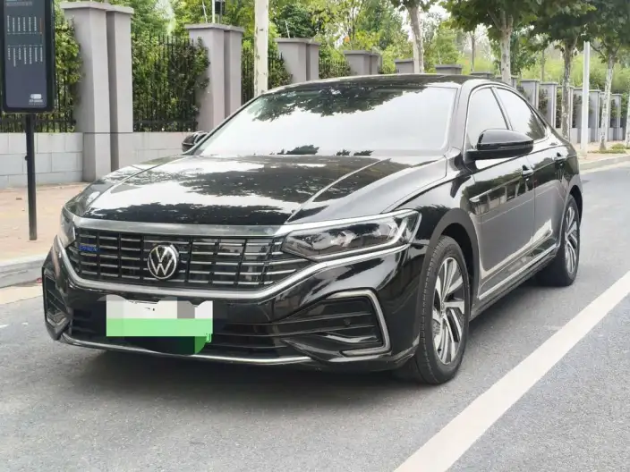 Volkswagen Passat PHEV 2022 Model 430PHEV Hybrid Deluxe Edition