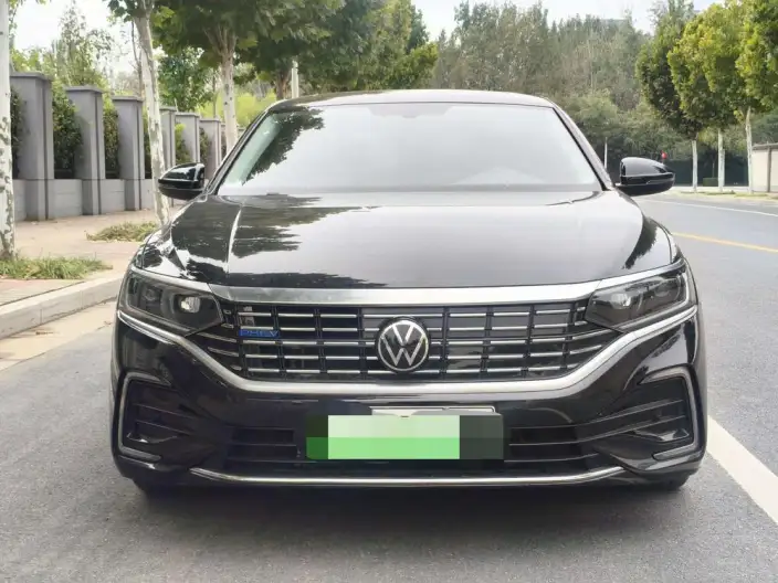 Volkswagen Passat PHEV 2022 Model 430PHEV Hybrid Deluxe Edition