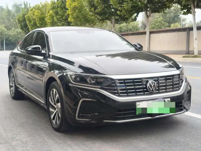Volkswagen Passat PHEV 2022 Model 430PHEV Hybrid Deluxe Edition