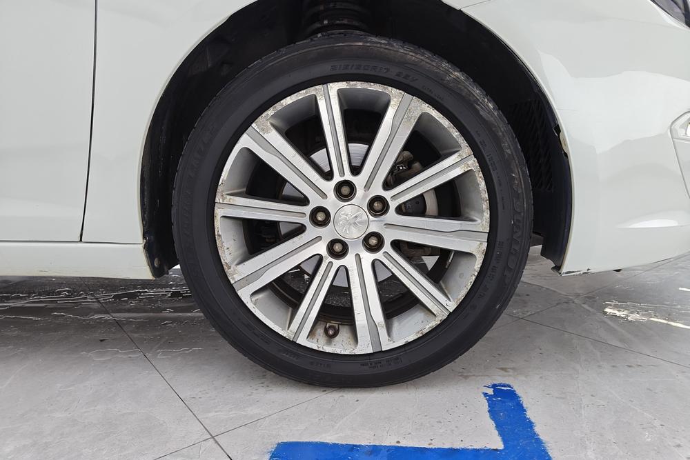 Peugeot 408 2015 1.2T Automatic Luxury – фото 4