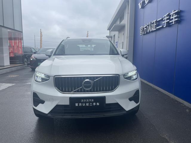 Volvo XC40 2025 Model B4 All-Wheel Drive Smart Long-Range Luxury Edition – фото 2