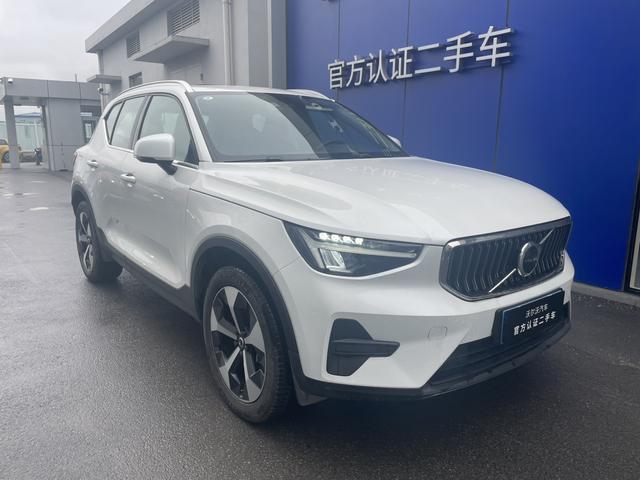 Volvo XC40 2025 Model B4 All-Wheel Drive Smart Long-Range Luxury Edition – фото 3
