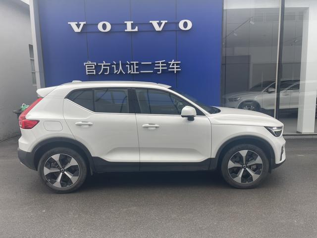 Volvo XC40 2025 Model B4 All-Wheel Drive Smart Long-Range Luxury Edition – фото 4