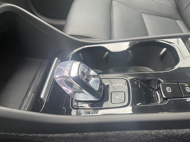 Volvo XC40 2025 Model B4 All-Wheel Drive Smart Long-Range Luxury Edition – фото 10