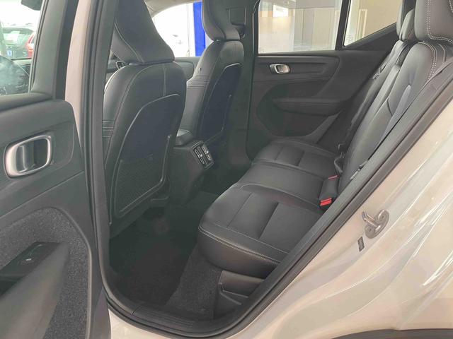 Volvo XC40 2025 Model B4 All-Wheel Drive Smart Long-Range Luxury Edition – фото 12