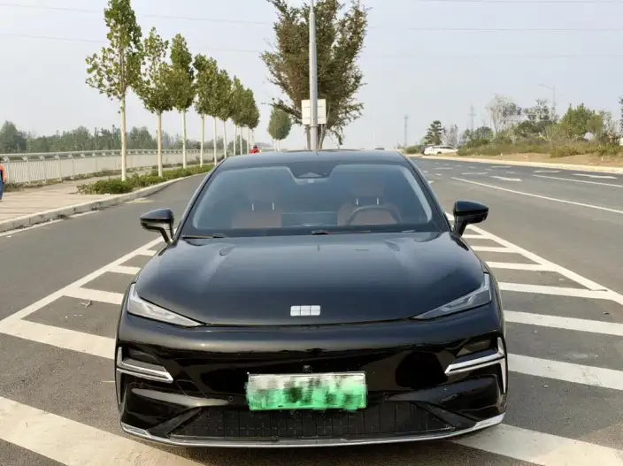 Geely Galaxy E8 PHEV 2025 Model 130km EM-i Exclusive Edition