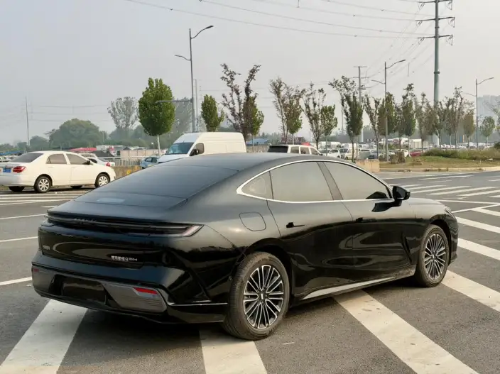 Geely Galaxy E8 PHEV 2025 Model 130km EM-i Exclusive Edition – фото 5