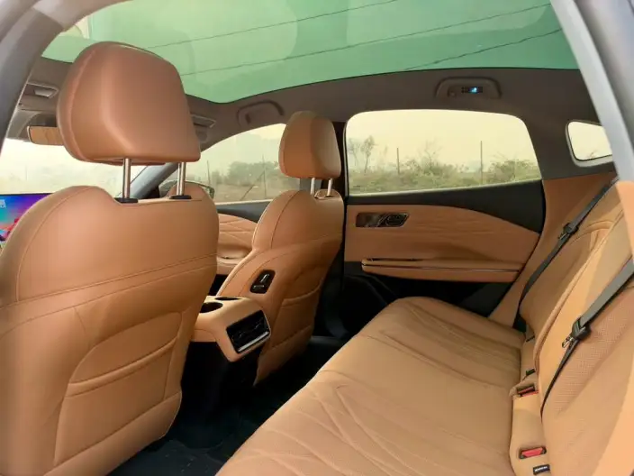 Geely Galaxy E8 PHEV 2025 Model 130km EM-i Exclusive Edition – фото 10