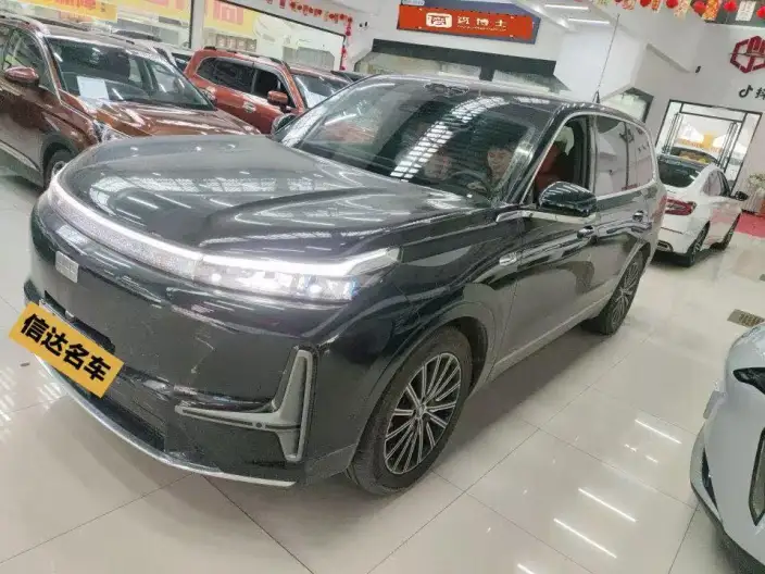 Geely M9 2025 Model 210km 4WD Pilot Edition