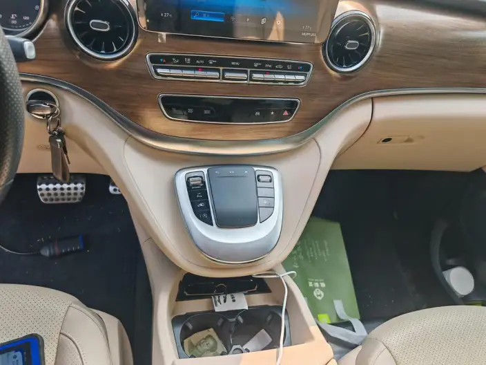 Mercedes-Benz V-Class 2021 Model V 260 L Long wheelbase Premium Edition – фото 9