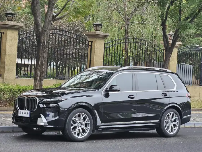 BMW X7 2023 Model xDrive40i Leading Model Luxury Set – фото 1