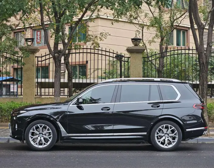 BMW X7 2023 Model xDrive40i Leading Model Luxury Set – фото 3