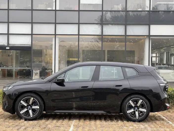 BMW iX 2022 Model xDrive40 – фото 3