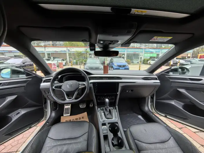 Volkswagen CC 2023 Model 380TSI Eye-catching version – фото 9