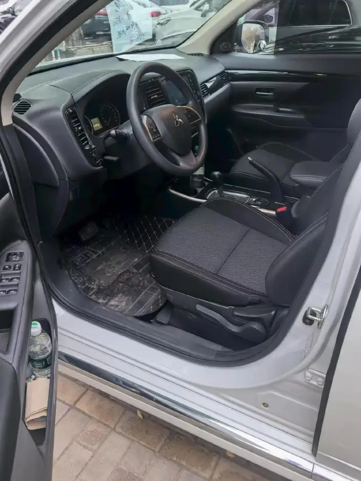 Mitsubishi Outlander 2021 Model 2.0L 2WD Smooth Ride Edition 5 seat – фото 3