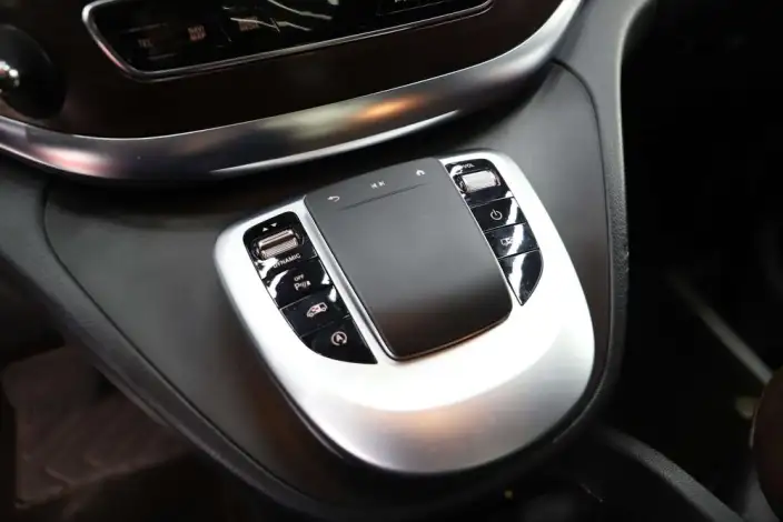 Mercedes-Benz V-Class 2021 Model V 260 Pilot Edition – фото 10