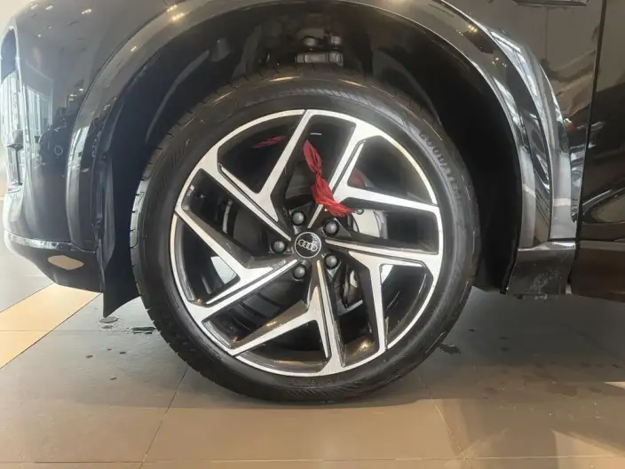 AUDI Q6L e-tron 2026 Model First Edition Pilot Edition – фото 8