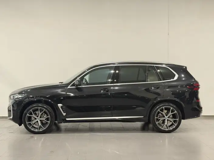 BMW X5 2025 Model xDrive30Li Exclusive Model M Sports Night Set