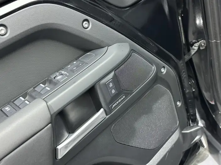 Land Rover Defender 2025 Model 110 3.0T P400 HSE X-Dynamic – фото 10