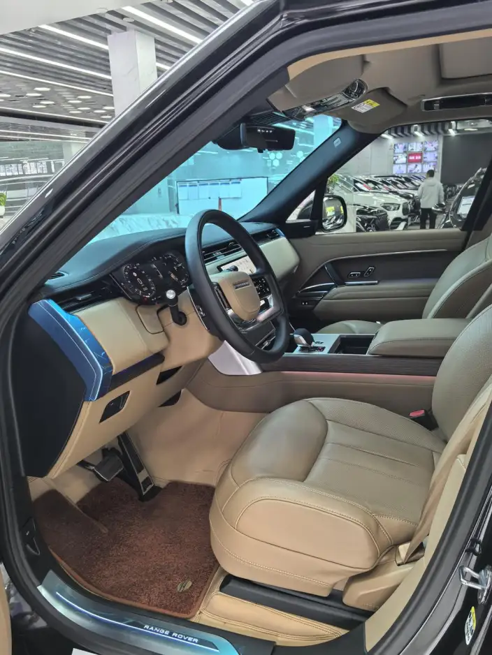 Range Rover 2026 Model 3.0 L6 400PS SE Long axis Edition – фото 8