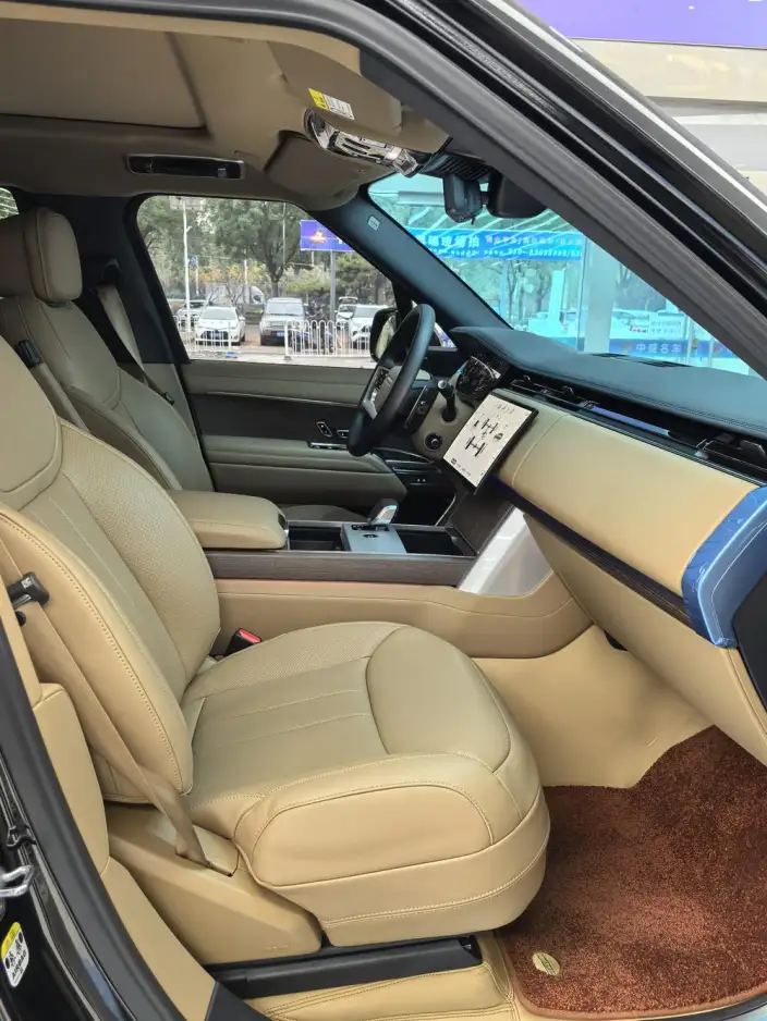 Range Rover 2026 Model 3.0 L6 400PS SE Long axis Edition – фото 10