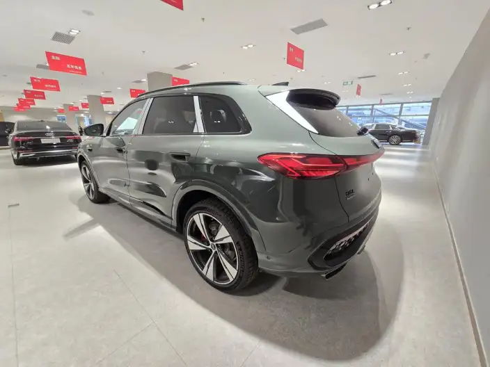 Audi Q5L 2026 Model 2.0T Smart Hybrid Exclusive Model