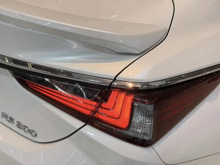 Lexus ES 2022 Model 200 Superior Edition – фото 7