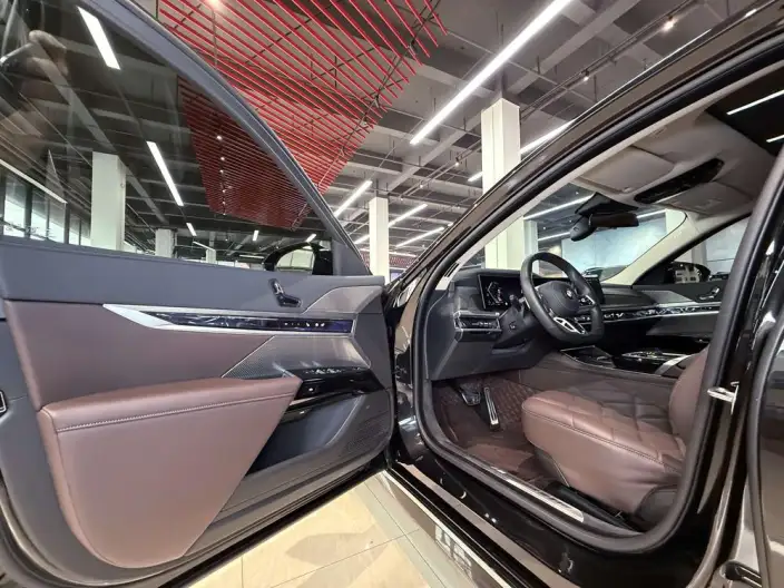 BMW 7 Series 2023 Model 735Li M Sports Set – фото 10