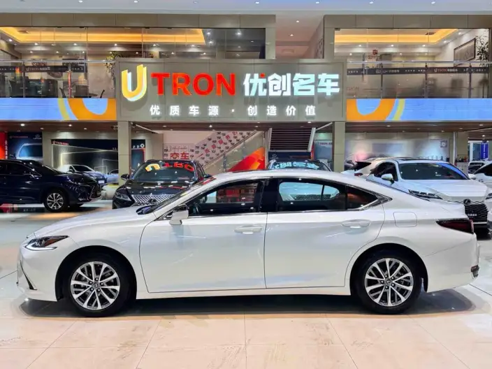 Lexus ES 2022 Model 200 Superior Edition