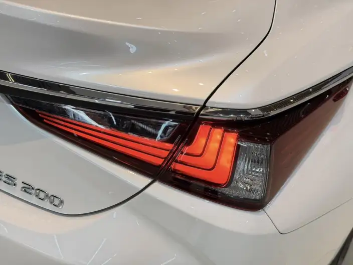 Lexus ES 2022 Model 200 Superior Edition – фото 7