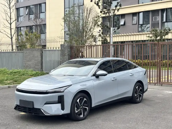Geely Galaxy L6 2025 Model 1.5 EM-i DHT 140KM Galaxy Edition – фото 1