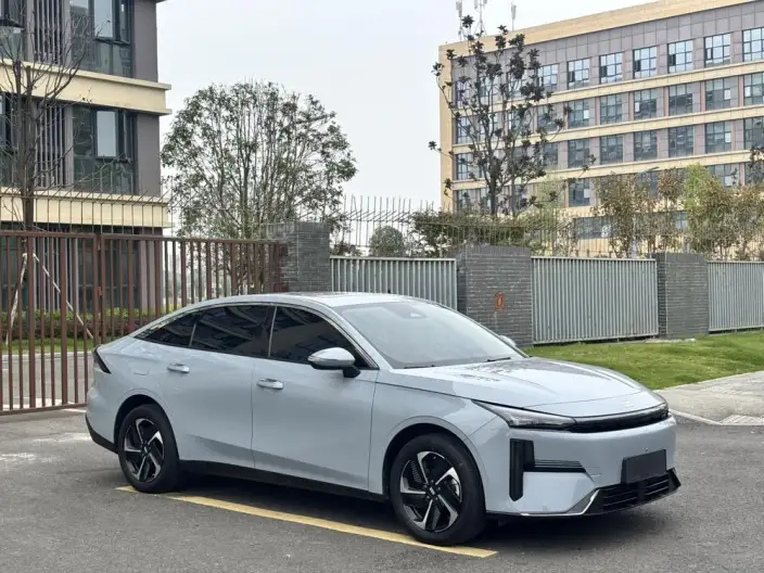 Geely Galaxy L6 2025 Model 1.5 EM-i DHT 140KM Galaxy Edition – фото 3