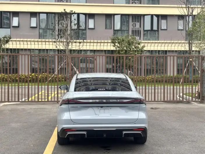 Geely Galaxy L6 2025 Model 1.5 EM-i DHT 140KM Galaxy Edition – фото 6