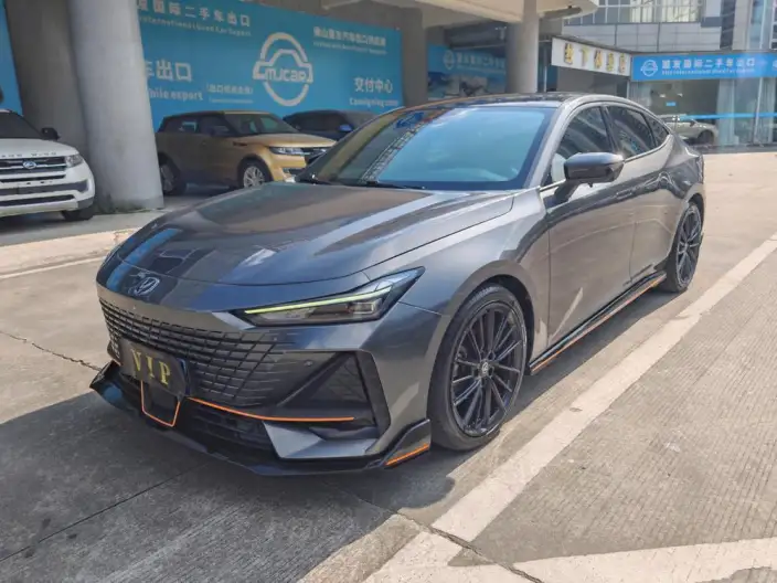 Changan UNI-V 2022 Model 1.5T Sports Edition – фото 1