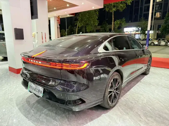 VOYAH Pursuit PHEV 2024 Model Ultra-long Endurance 4WD Executive Edition – фото 6