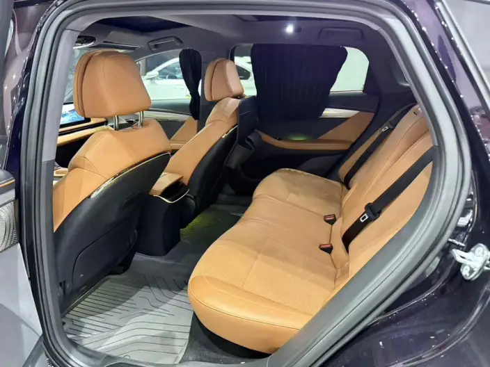 VOYAH Pursuit PHEV 2024 Model Ultra-long Endurance 4WD Executive Edition – фото 9