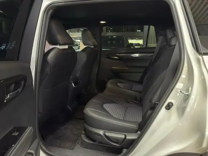 Crown Kluger 2023 Model Intelligent Hybrid 2.5L E-CVT 4WD Premium Edition – фото 9