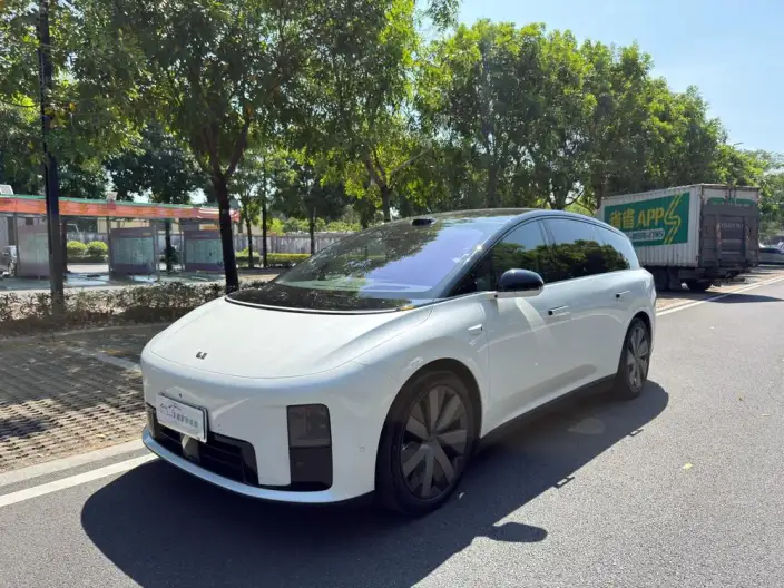 Li Auto i8 2025 Model Standard Edition