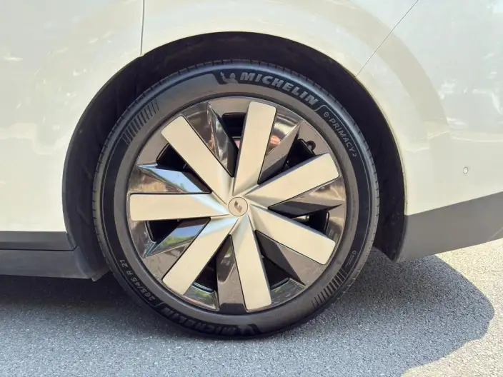 Li Auto i8 2025 Model Standard Edition
