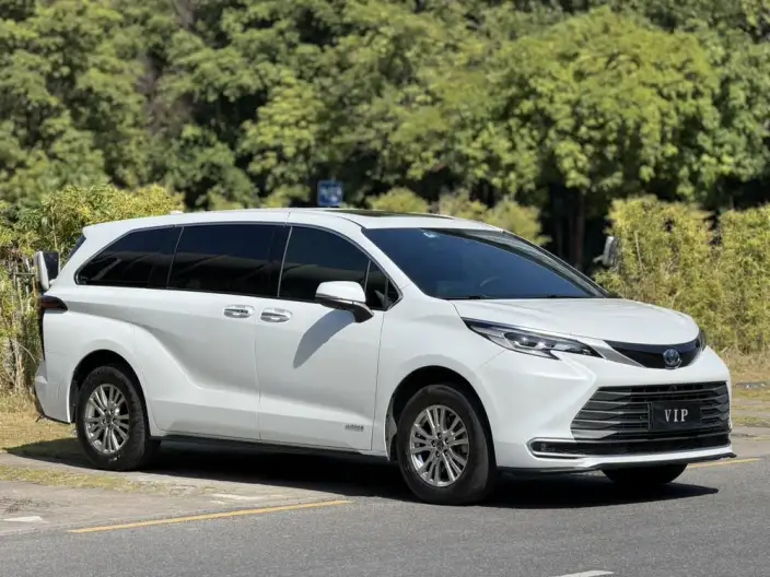 Toyota Sienna 2021 Model 2.5L Hybrid Premium Edition – фото 3