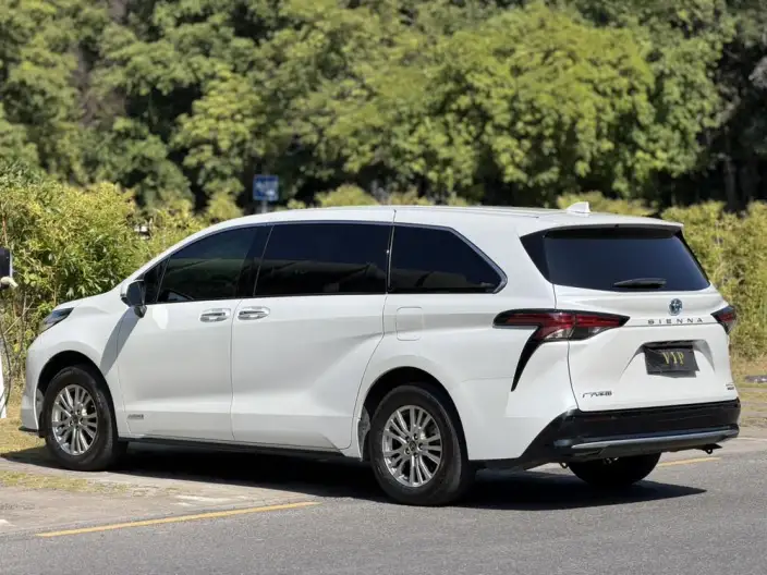 Toyota Sienna 2021 Model 2.5L Hybrid Premium Edition – фото 4