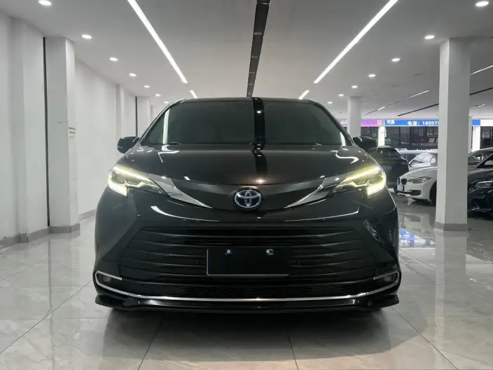 Toyota Sienna 2021 Model 2.5L Hybrid Comfort Edition – фото 2