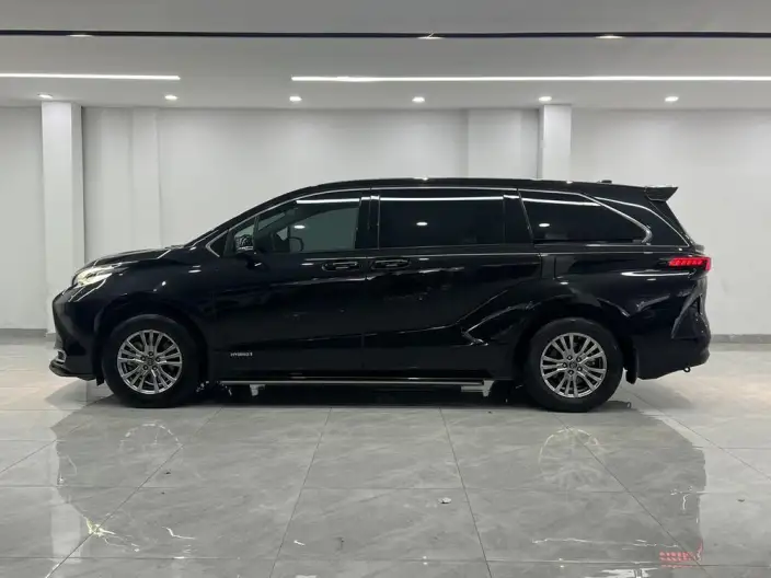 Toyota Sienna 2021 Model 2.5L Hybrid Comfort Edition – фото 4