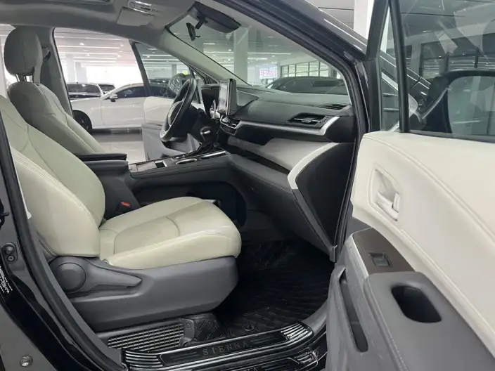 Toyota Sienna 2021 Model 2.5L Hybrid Comfort Edition – фото 8