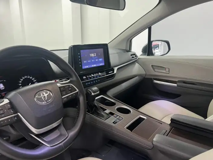 Toyota Sienna 2021 Model 2.5L Hybrid Comfort Edition – фото 10