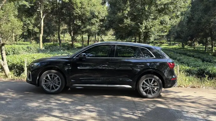 Audi Q5L 2022 Model Facelift 45T Luxury Dynamic Model – фото 3