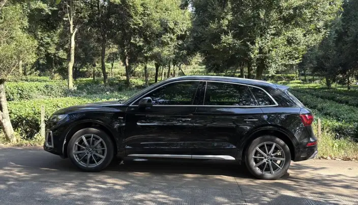 Audi Q5L 2022 Model Facelift 45T Luxury Dynamic Model – фото 6